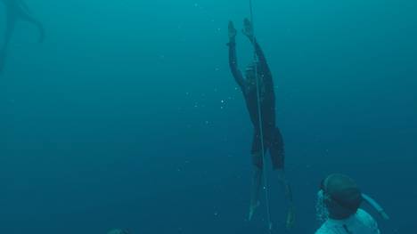 Die Freediving-Sensation Kateryna Sadurska trägt sich mit einem faszinierenden Weltrekord in die Geschichtsbücher ein. 