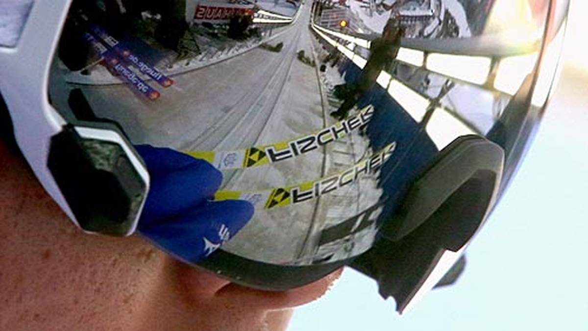 Er soll der erste sein, der vom Bakken geht: Junshiro Kobayashi. Doch der Japaner wartet lange darauf, den ersten Sprung der Tournee zu machen