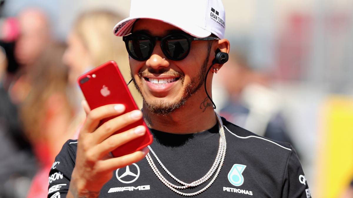 Während Hamilton vor dem Rennen dank seiner 59 Punkte Vorsprung sichtlich entspannt ist ...