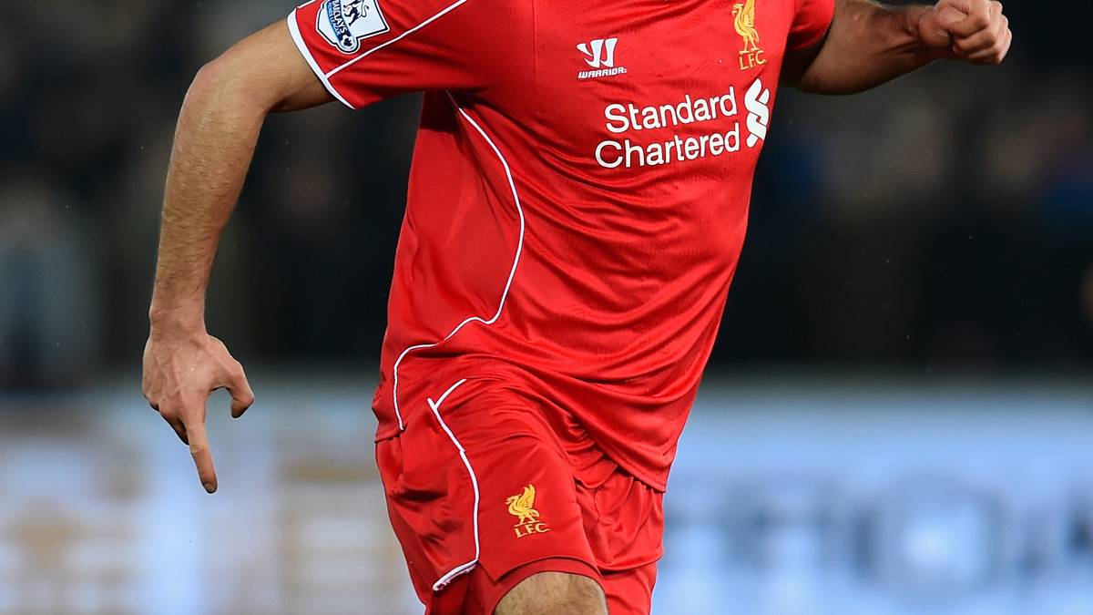 Emre Can hat sich beim FC Liverpool bereits zu einer festen Größe entwickelt - und zu einem Allrounder. In der Nationalmannschaft zuletzt auf der rechten Abwehrseite eingesetzt, läuft er bei den Reds in der Regel im zentralen Mittelfeld auf - und überzeugt. Für seinen Trainer Brendan Rodgerds habe der 21-Jährige das Potential,  "in zwei, drei Jahren in jeder Mannschaft der Welt spielen zu können