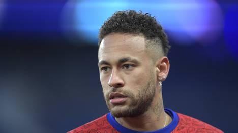 Zuletzt hatte Neymar immer wieder verlauten lassen, seinen Vertrag bei PSG zu verlängern – passiert ist bislang jedoch nichts. Deswegen hat der Klub dem Superstar nun offenbar ein Ultimatum gestellt.