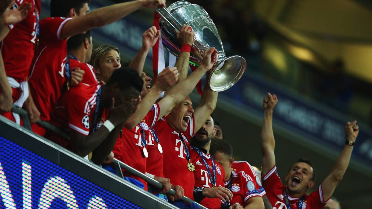 Das gefeierte Team in Wembley trägt Rot: Der FC Bayern holt zum fünften Mal in der Vereinsgeschichte die begehrteste Klub-Trophäe Europas - ausgerechnet gegen den Dauerrivalen aus Dortmund.