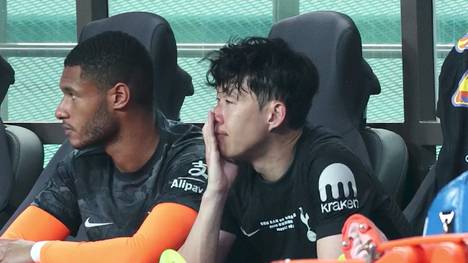 Heung-min Son wurde nach seinem letzten Spiel für Tottenham emotional. Der langjährige Kapitän der Spurs kämpfte mit den Tränen, nachdem er die Abschiedsworte seiner Teamkollegen gehört hatte.