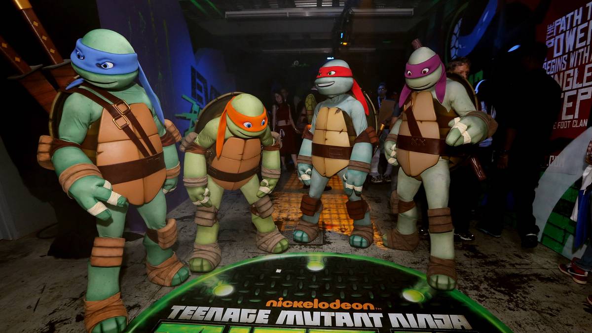 DONATELLO: Mit seinem Wechsel zu PSG hat Mbappe auch einen neuen Spitznamen bekommen. Aufgrund seiner Ähnlichkeit zu den Teenage Mutant Ninja Turtles rufen ihn seine Teamkollegen "Donatello" - so auch der Name der Schildkröte mit dem lila Bandana