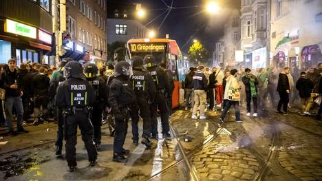 Teilweise musste die Polizei in der Bremer Innenstadt für Ordnung sorgen