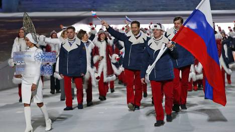 Bobpilot Alexander Subkow trug bei der Eröffnungsfeier in Sotschi die russische Fahne