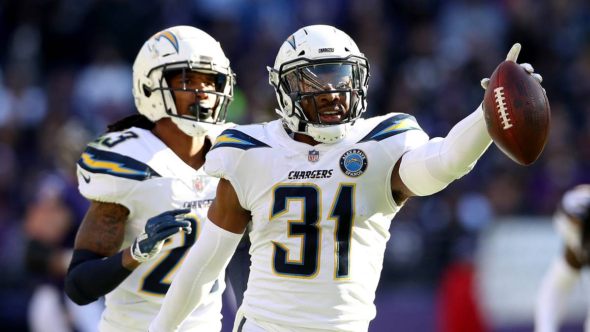 Adrian Philipps muss nun in die Bresche springen und helfen, die aggressive Chargers-Defense aufrecht zu halten. Mit James wurde die Verteidigung der Kalifornier als eine der besten gehandelt, um nun wie geplant Druck auf den gegnerischen Quarterback zu machen und Turnover zu provozieren, muss eine Reihe weiter vorne zugeschlagen werden
