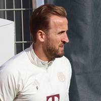 Bayern-Torjäger Harry Kane laboriert derzeit an einer Sprunggelenksverletzung. Nun kehrt der Engländer auf den Trainingsplatz zurück.