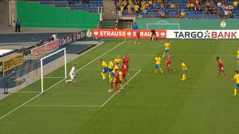 Der HSV wird seiner Favoritenrolle in der 1. Runde des DFB-Pokals gerecht. Gegen Zweitliga-Absteiger Braunschweig haben die Hamburger allerdings so ihre Mühe.