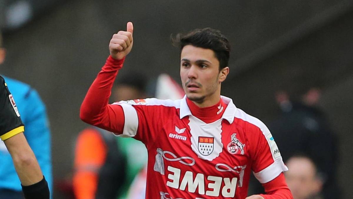 Das Karnevals-Trikot des 1. FC Köln ist wie immer für den ein oder anderen Lacher gut. Also belassen wir es bei "Kölle Alaaf" und freuen uns über das gute Stück