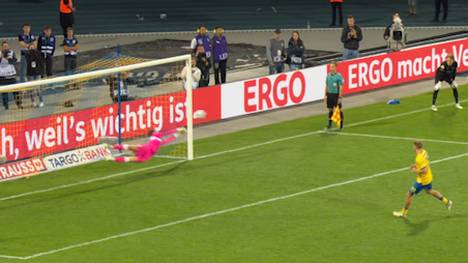 Was für ein Pokal-Abend in Braunschweig! Stuttgart und die Eintracht liefern sich ein packendes Pokal-Duell. Im Elfmeterschießen treiben beide Teams den Wahnsinn dann auf die Spitze. 