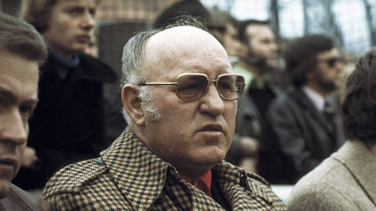 HELMUT KRONSBEIN (0 Tage): Am 12. März 1974 wechselt der Trainer von der Hertha- auf die Hannover-Bank