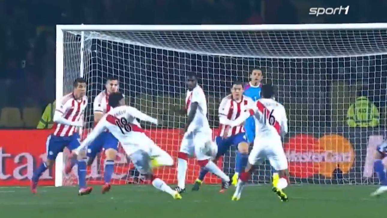 Plumps-Volley lässt Peru jubeln