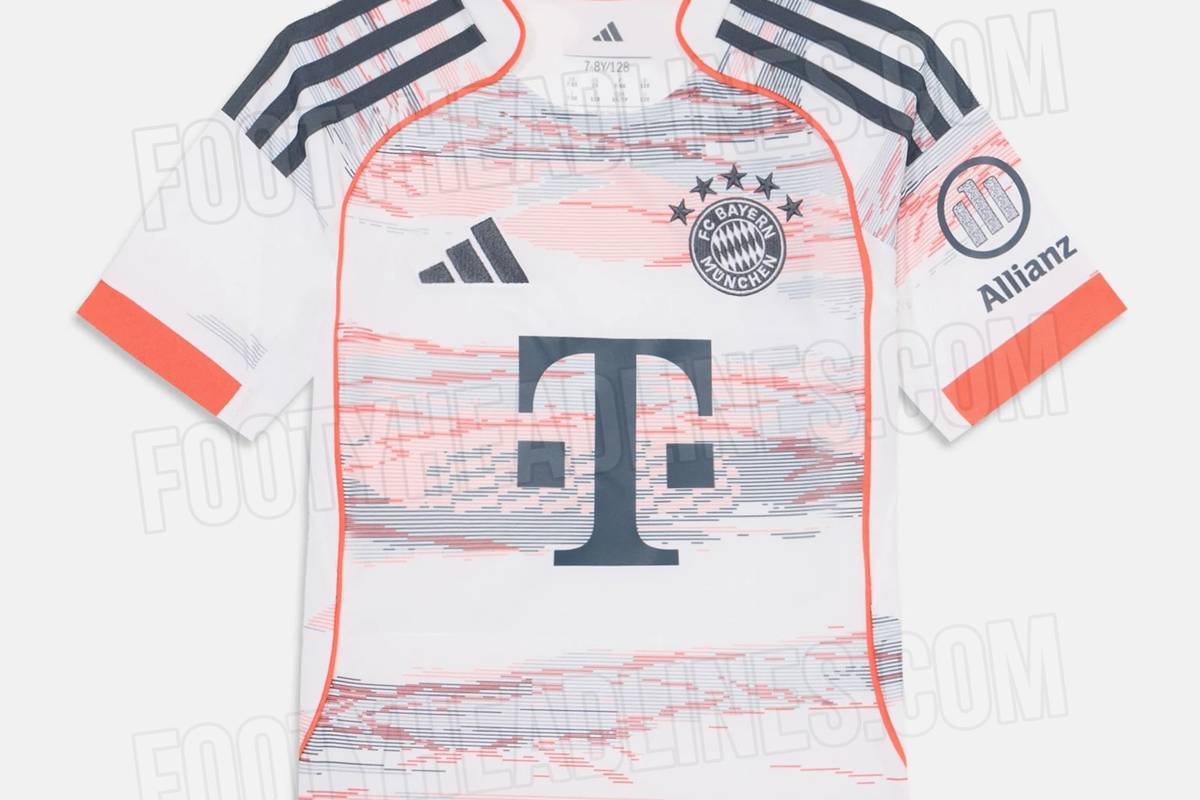 Wird das das neue Auswärtstrikot der Bayern? Das weiße Jersey mit grau-roten Akzenten soll eine besondere Hommage an die Spielstätte des FC Bayern beinhalten.