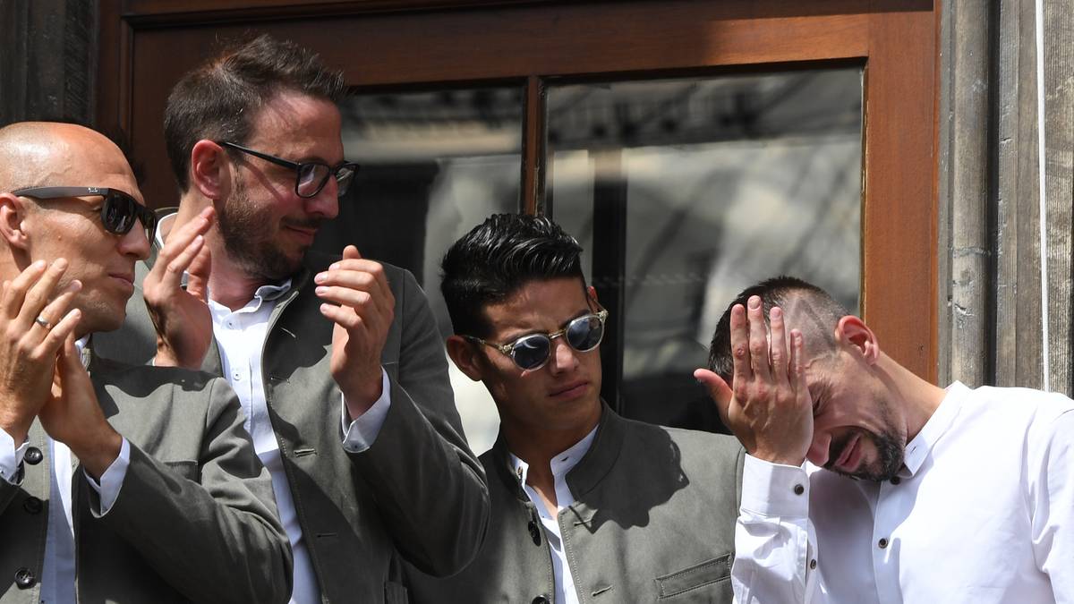 …er das Angebot zur Vertragsverlängerung angenommen hätte. Nach Informationen der "tz" sind diese Behauptungen schlichtweg falsch. Es gab kein Angebot zur Verlängerung - für den FCB war klar, dass nach der Saison 2018/19 Schluss ist.