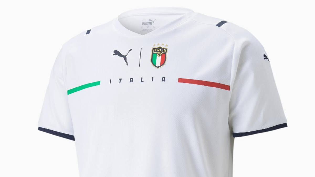 Das Auswärtstrikot in weiß der Italiener ähnelt den anderen Alternativ-Trikots vom Hersteller Puma. Das sehr schlichte Design umfasst das Wappen und einen Schriftzug.