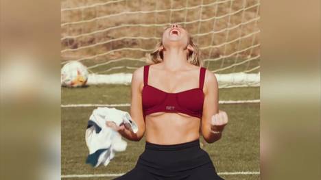 Ex-Golf-Profi Paige Spirinac ist im absoluten Fußball-Fieber. Jetzt imitierte die „Sexiest Woman Alive“ einige legendäre Tor-Jubel. 