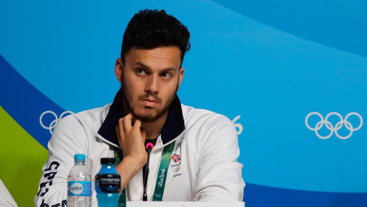 Englands Schwimmer: Badehose weg