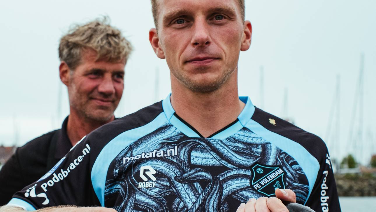 Irres Aale-Trikot in Eredivisie!