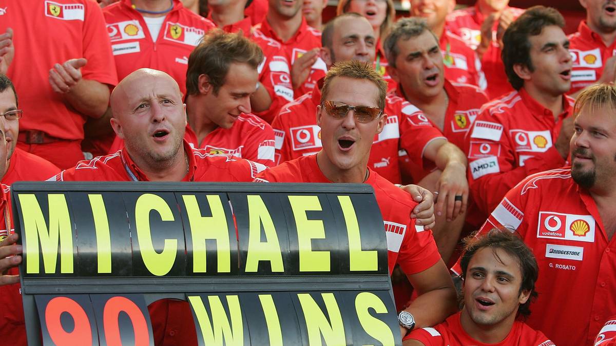 MEISTE SIEGE: Selbst dieser Rekord, der lange Zeit unerreichbar schien, ist für den 35-Jährigen mittlerweile in Reichweite. Mit 84 Siegen steht er auf Platz zwei - Vettel auf Platz drei folgt mit 53 Siegen. An der Spitze liegt (noch) Michael Schumacher (91), mit sieben Siegen mehr als Hamilton