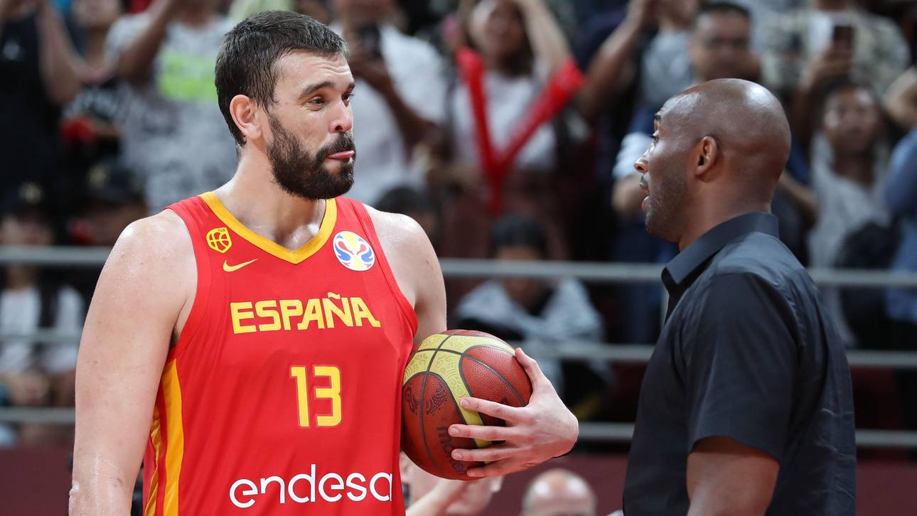 Kobe Bryant (r.) gratulierte Marc Gasol (l.)