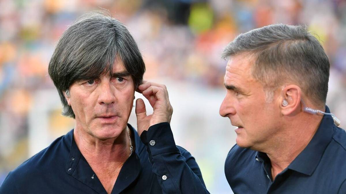 Stefan Kuntz hat sich nach dem erfolgreichen Abschneiden der U21-EM-Gruppenphase offen für Gespräche um die Nachfolge des DFB-Trainers Joachim Löw gezeigt. 