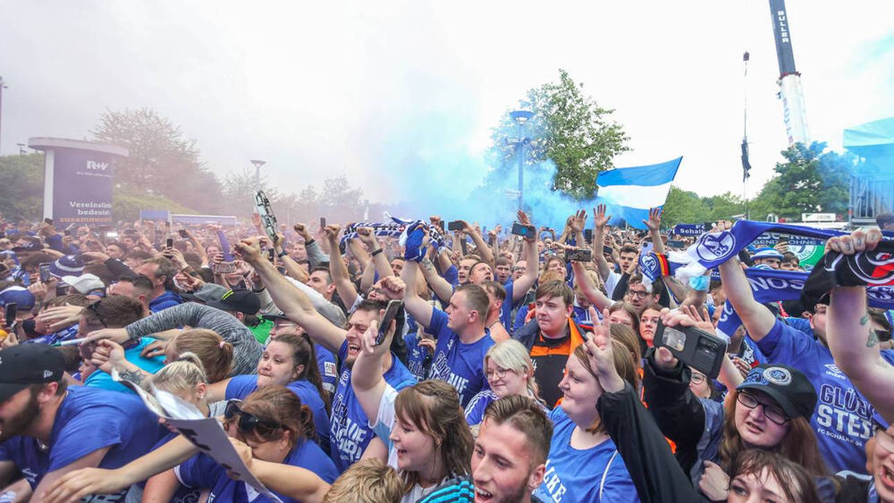 Schalke-Wahnsinn bei Aufstiegsparty