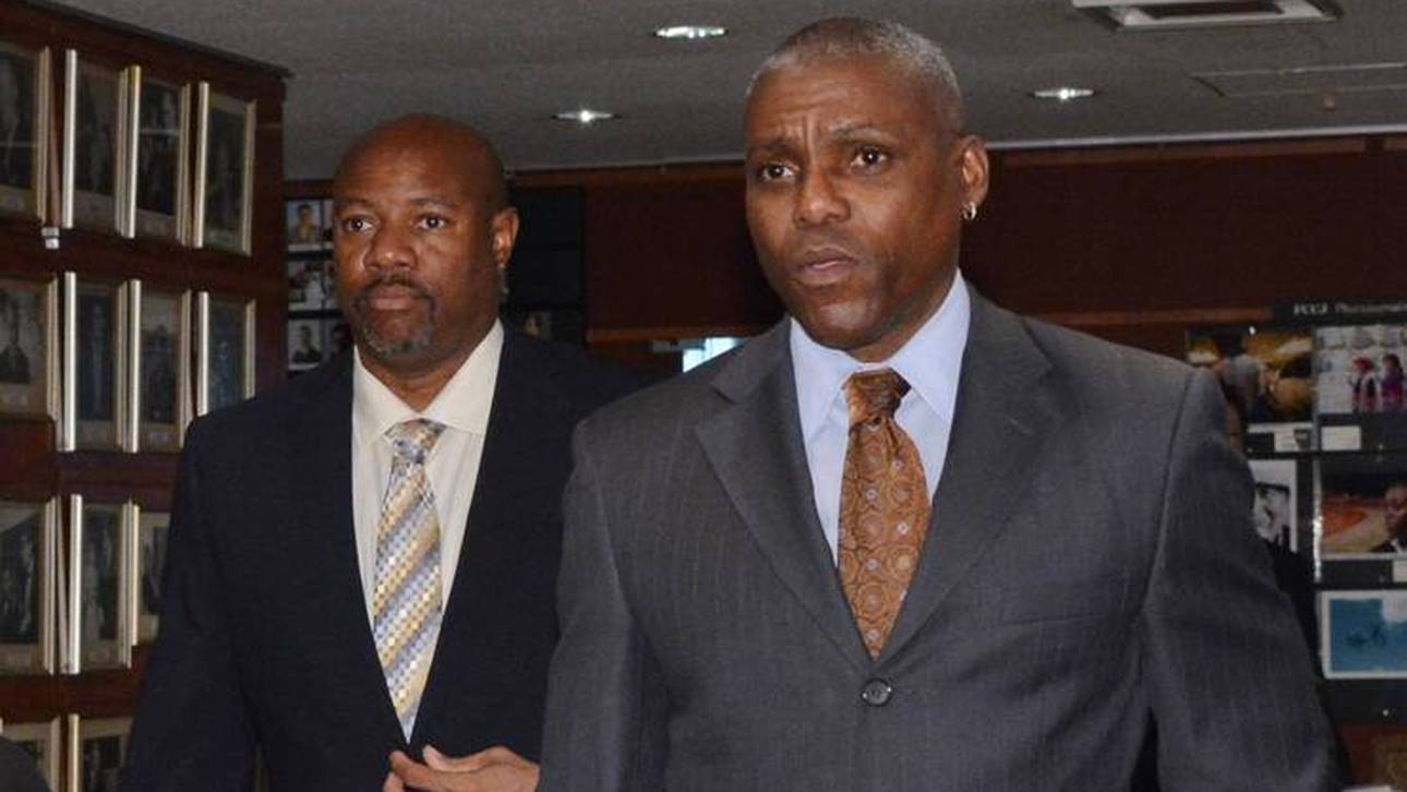 Mike Powell (l.) und Carl Lewis bei einem Wiedersehen in Tokio 2013