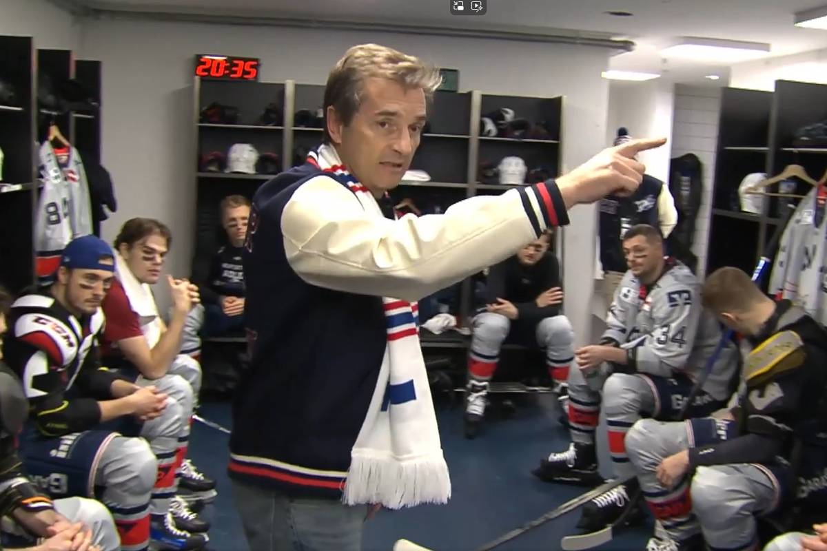 Vor dem DEL Winter Game 2025 appelliert Dallas Eakins, Coach der Adler Mannheim, an seine Spieler. Die Kabinenansprache vor dem Derby bei den Frankfurter Löwen hat es in sich.