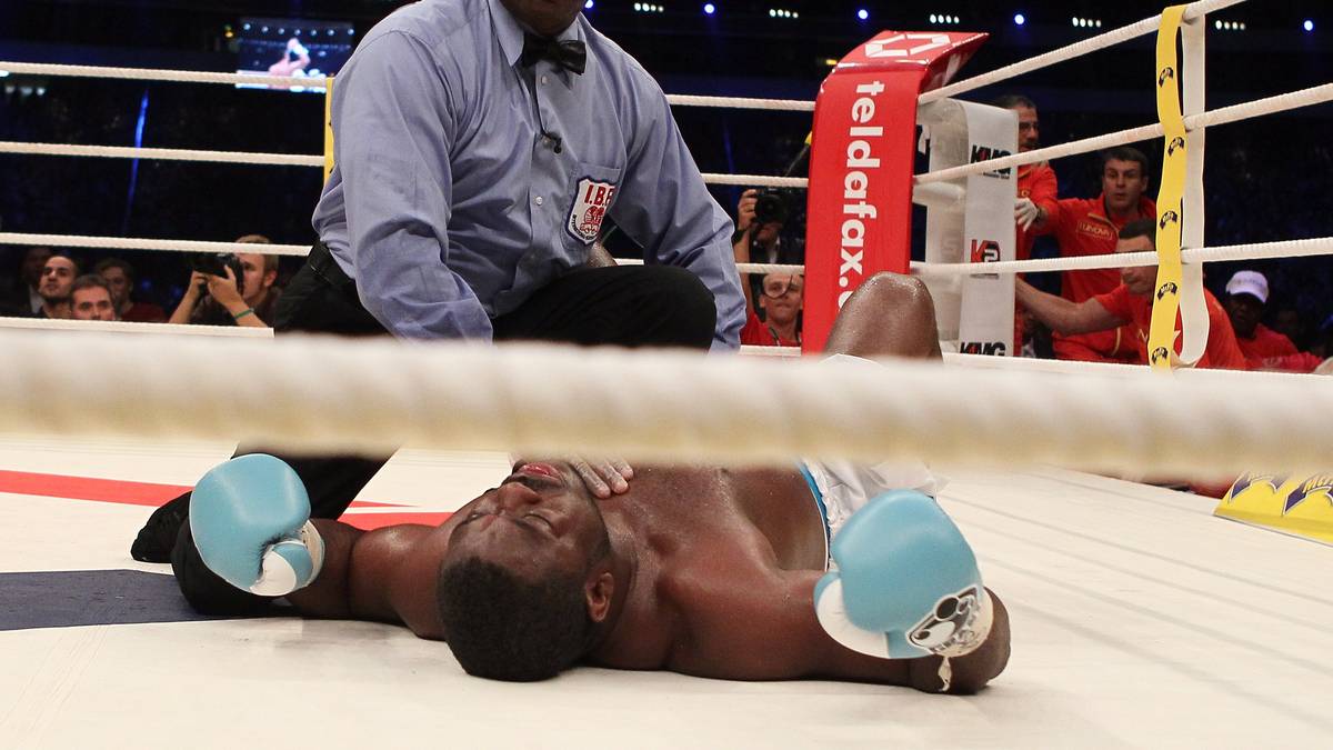 Insgesamt war es schon die dritte Begegnung des Nigerianers mit einem Klitschko, sie endete mit einem klaren K.o.-Sieg für den Ukrainer