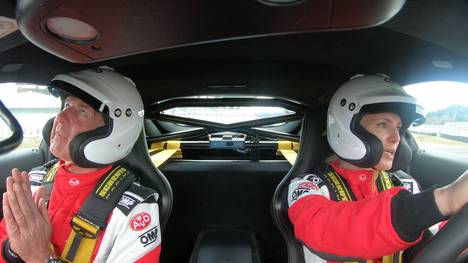 Die Crew des AvD Motor & Sport Magazins, Ruth Hofmann und Christian Danner, bringt sich auf dem Nürburgring an die Grenzen. 
