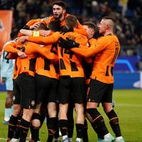 Schachtjor Donezk hat dank eines Sieges im dritten "Heimspiel" in Hamburg die K.o.-Phase der Champions League weiter im Blick.