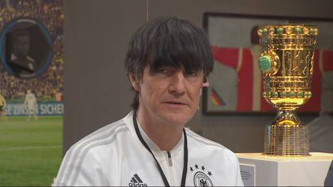 Jupp Heynckes, Popeye oder doch Jens Spahn? Comedian Matze Knop bringt als Joachim Löw im Fantalk einige Namen als Nachfolger für den Bundestrainerjob ins Gespräch.