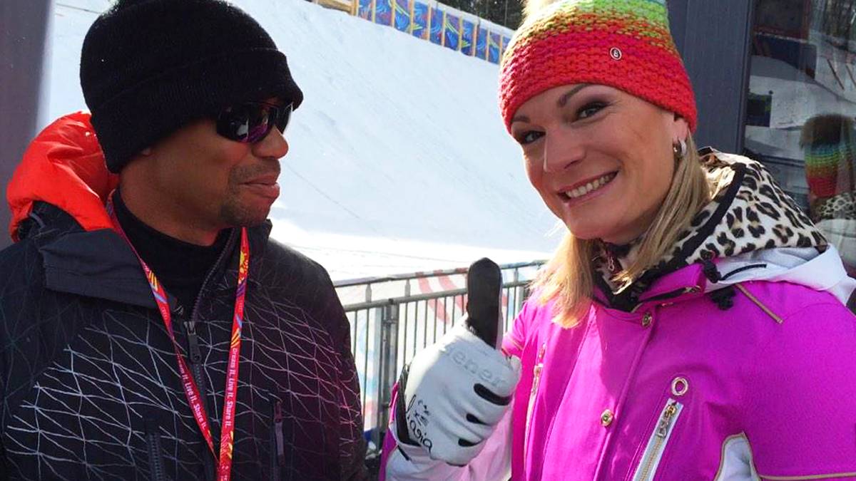 Der Golf-Superstar revanchiert sich nach Vonns Genesung mit Besuchen im Skizirkus. Dort plaudert der Golf-Superstar auch gerne einmal mit Vonns guter Freundin Maria Höfl-Riesch