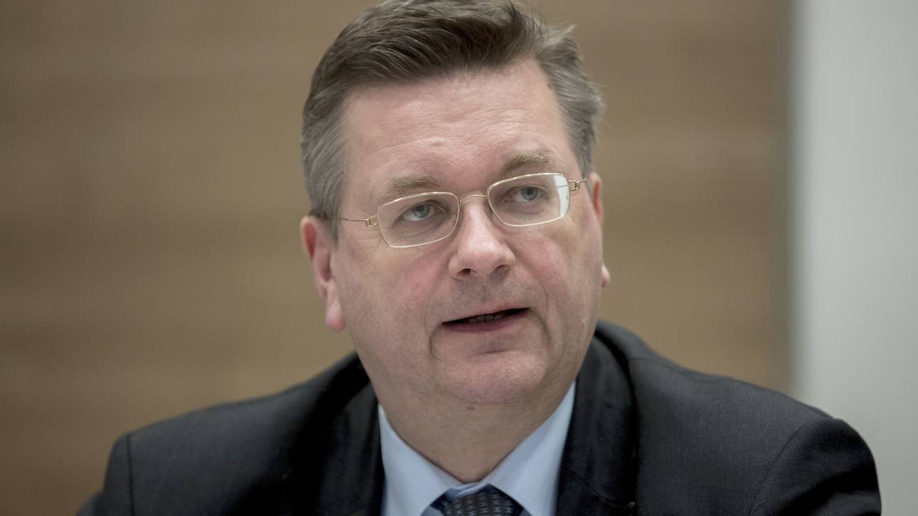 Grindel wirbt für Pressefreiheit