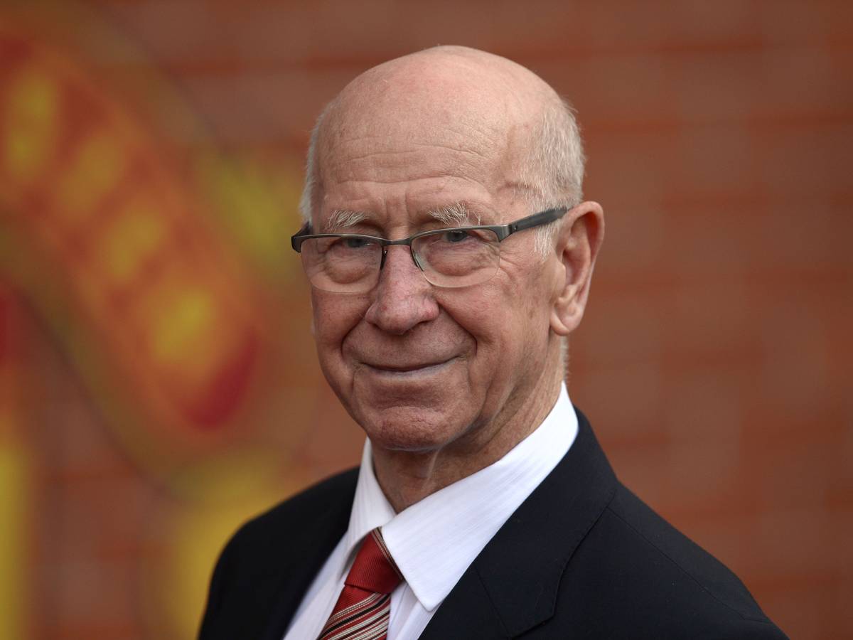 England Legende Sir Bobby Charlton Lastert Uber Englands Euro Aus