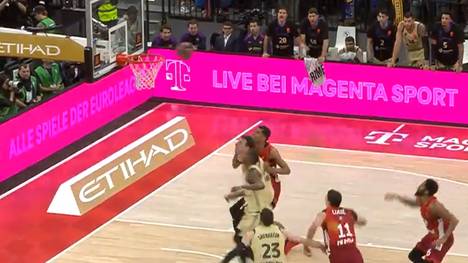 Der FC Bayern Basketball verliert in der Euroleague gegen den FC Barcelona. Auch weil ein Ex-NBA-Star gut eine Sekunde vor dem Schluss einen wichtigen Freiwurf vergibt. 