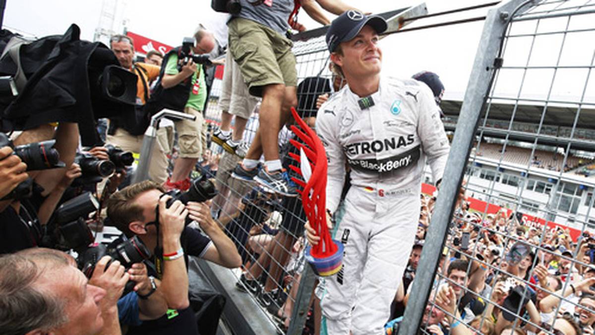 Doch wieder schlägt Rosberg zurück - und zwar diesmal bei dessen Heim-GP. Hamilton jedoch überragt. Nachdem ihn eine geplatzte Bremsscheibe im Qualifying und ein Getriebewechsel vor dem Rennen bis auf Rang 20 in der Startaufstellung nach hinten spülen, holt er im Rennen selbst Platz für Platz auf und wird am Ende Dritter. Dennoch führt Rosberg zu diesem Zeitpunkt das Klassement mit 14 Punkten Vorsprung an