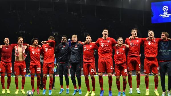 Bayern Munich's players celebrate on the pitch after the UEFA Champions League Group B football match between Tottenham Hotspur and Bayern Munich at the Tottenham Hotspur Stadium in north London, on October 1, 2019. - Bayern won the game 7-2. (Photo by Glyn KIRK / IKIMAGES / AFP) (Photo by GLYN KIRK/IKIMAGES/AFP via Getty Images)