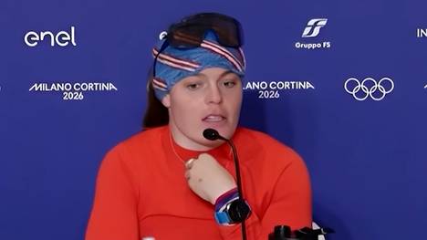 Lindsey Vonn stürzt bei ihrem Lauf schwer und wird per Hubschrauber abtransportiert. Ihre Teamkollegin und Goldmedaillengewinnerin zeigt sich tief betroffen und bekundet ihr Mitgefühl.