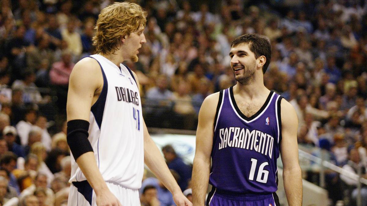 Bester Dreierschütze aus Europa ist "Big D" auch, nachdem er an Ex-Teamkollege Peja Stojakovic (Bild) vorbeizieht. Inzwischen steht Nowitzki (1982) auf Rang 11 der ewigen Bestenliste