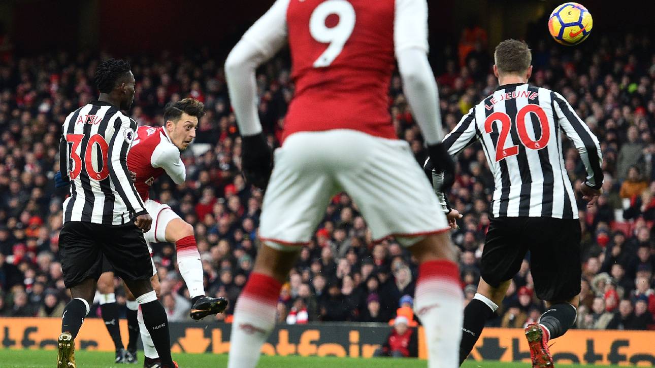 Özils Super-Volley im Video