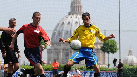 Fußball vor dem Petersdom: Der Clerus-Cup im Vatikan