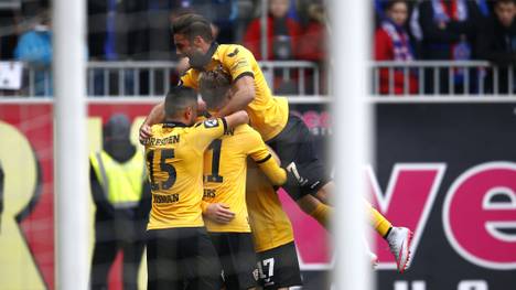 Holstein Kiel v Dynamo Dresden  - 3. Liga