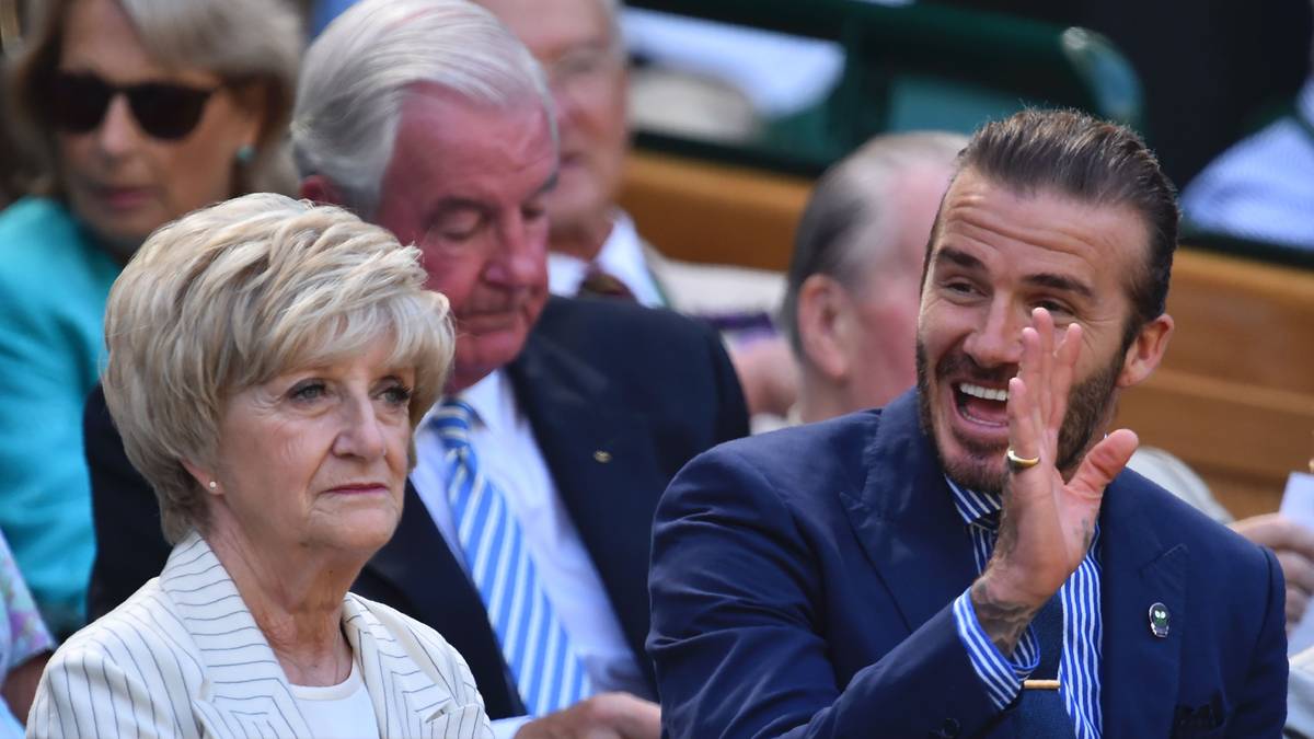 Niemand Geringeres als Fußball-Legende David Beckham gibt sich die Ehre beim Traditionsturnier. An seiner Seite -  Mutter Sandra