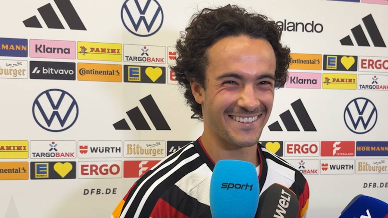 Mit nur einem Satz bringt Baur alle Reporter zum Lachen