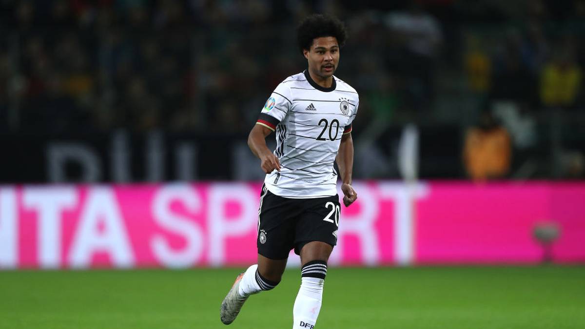 SERGE GNABRY (24): "Gnabry spielt immer", sagte Löw im September. Damit ist auch alles gesagt. Auf Gnabry ruhen die deutschen EM-Hoffnungen. Gegen die Nordiren erzielte er einen Dreierpack, hat nun 13 Tore in 13 Länderspielen erzielt. Löw: "Die Quote ist überragend. Das sind großartige Qualitäten. Serge hat eine unglaubliche Klasse." Hat das Zeug zum EM-Topstar