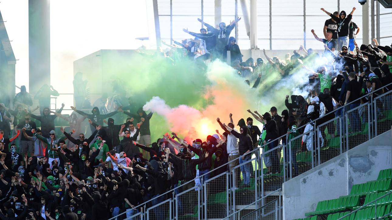 Fans stürmen Geisterspiel