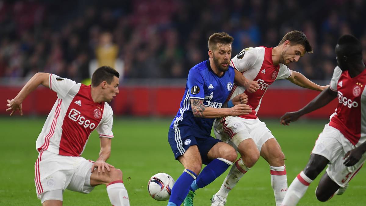 GUIDO BURGSTALLER: Sein größter Verdienst ist, als er kurz vor der Pause nach einem Zweikampf mit Sanchez einen Freistoß herausholt. Ansonsten gegen die Ajax-Defensive komplett abgemeldet - SPORT1-Note: 5