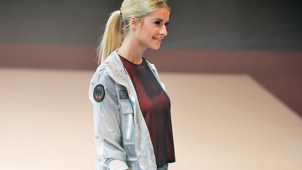 Auch Lena Gercke, Ex-Freundin von Fußballstar Sami Khedira, zeigt, was man so tragen kann beim DOSB-Team
